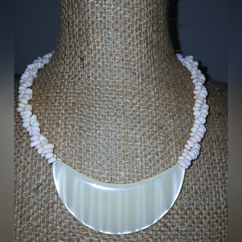 Vintage Bib Necklace/ Chocker Faux Mother Pearl/Genuine Shell Beads - Picture 2 of 6